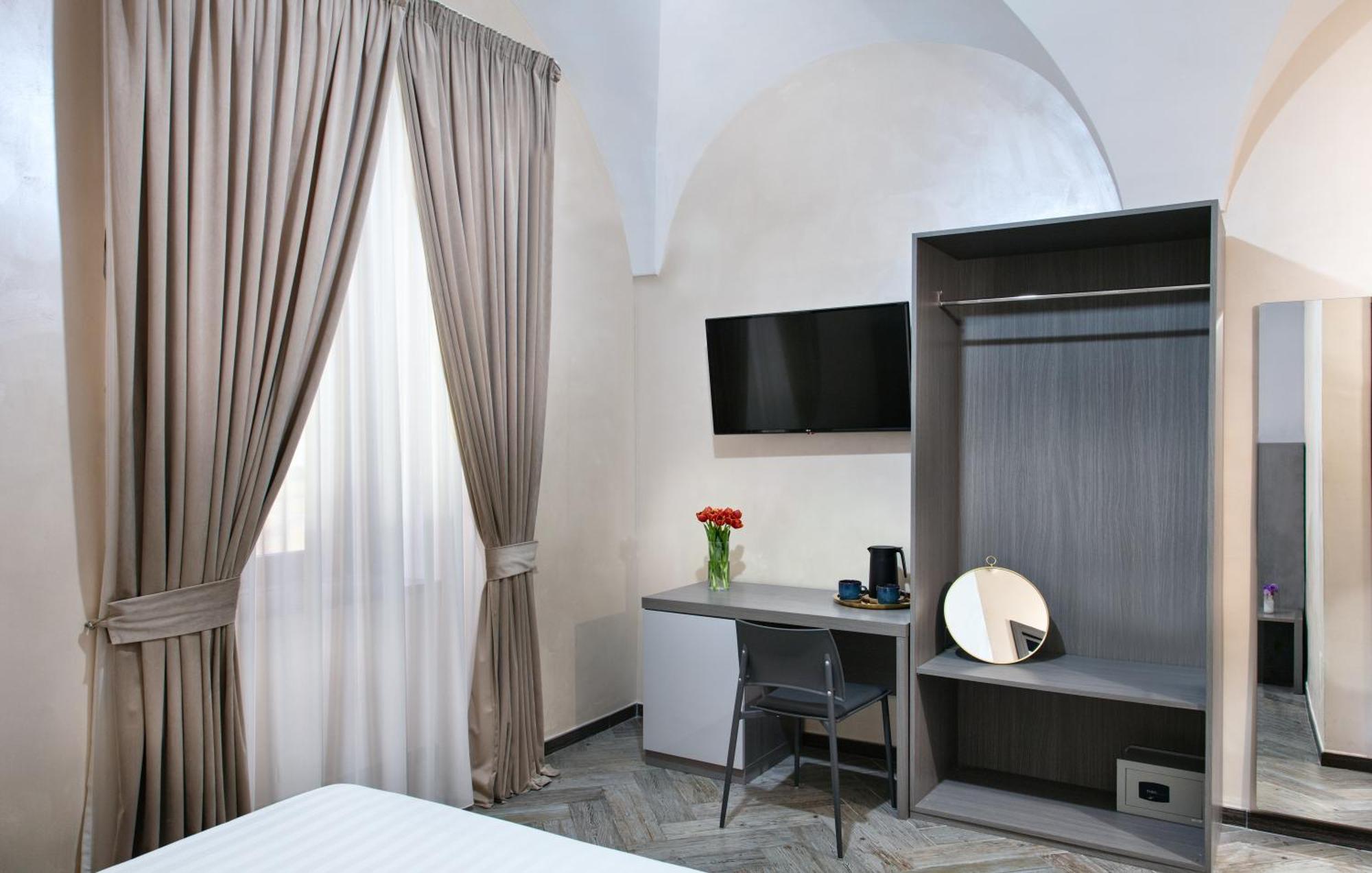 Toledo Lifestyle Hotel Naples Exterior photo